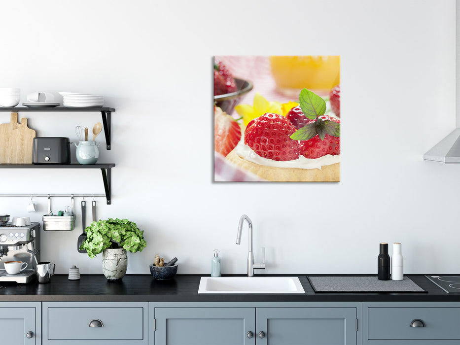 Leckere Erdbeertörtchen, Glasbild Quadratisch