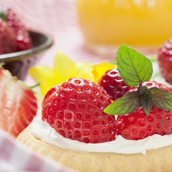 Leckere Erdbeertörtchen, Glasbild Quadratisch