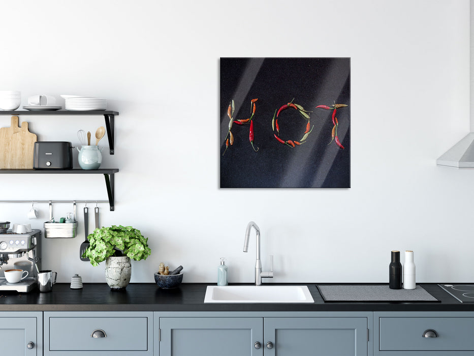 Chilis zu dem Wort Hot geformt, Glasbild Quadratisch