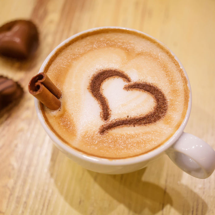 Leckerer Cappucino mit Herz, Glasbild Quadratisch