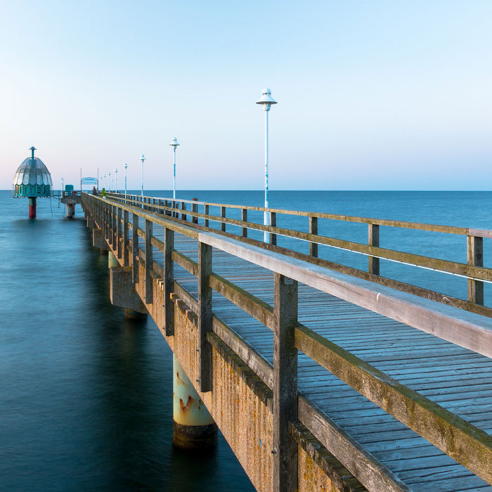 Traumhafter Steg ins Meer, Glasbild Quadratisch