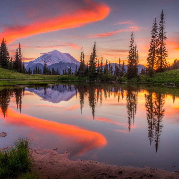 Sonnenaufgang Berglandschaft, Glasbild Quadratisch