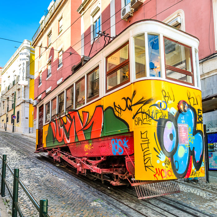 Besprühte S-Bahn, Glasbild Quadratisch