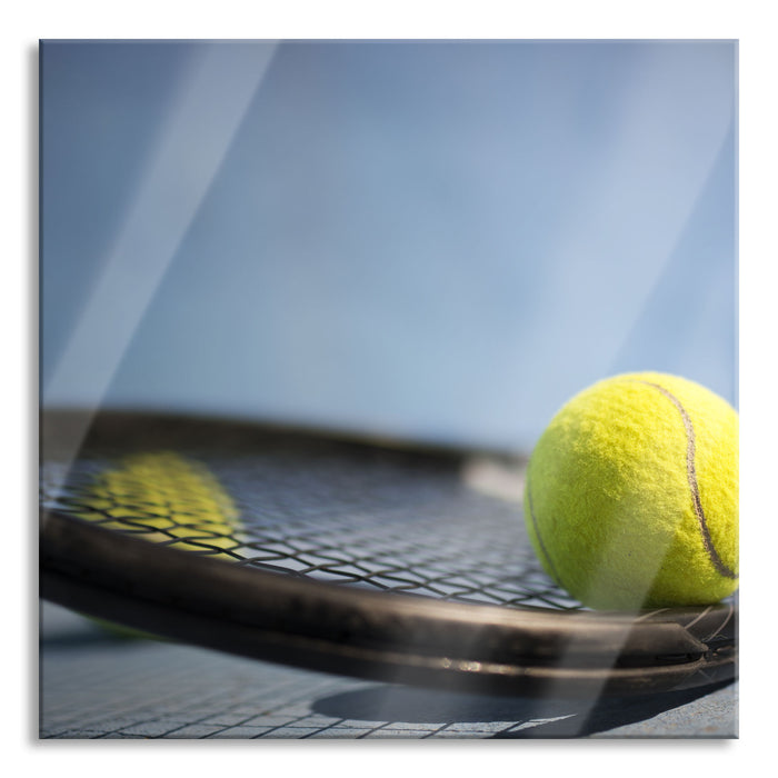 Tennischläger mit Bällen, Glasbild Quadratisch