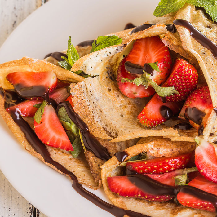 Crêpes mit Erdbeeren, Glasbild Quadratisch