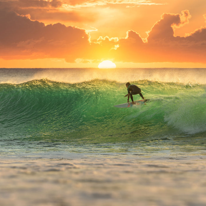 Surfen im Sonnenuntergang, Glasbild Quadratisch