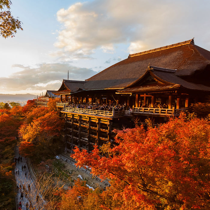 Majestätisches Japanisches Gebäude, Glasbild Quadratisch