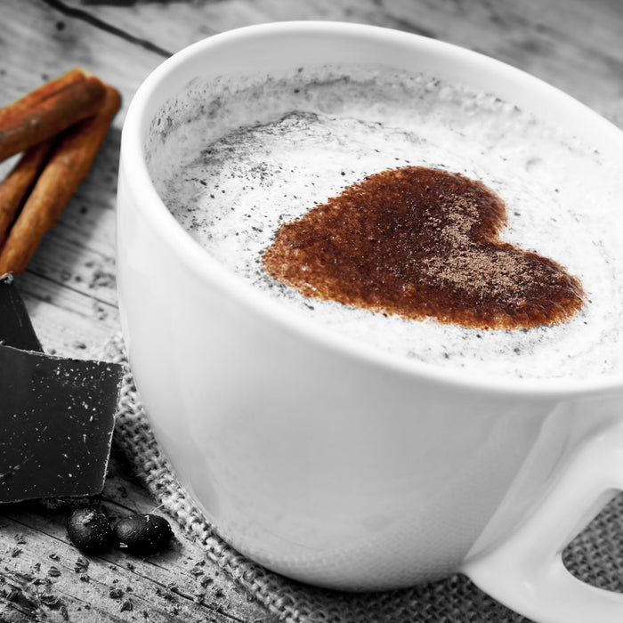 schönes Kaffeesahneherz, Glasbild Quadratisch