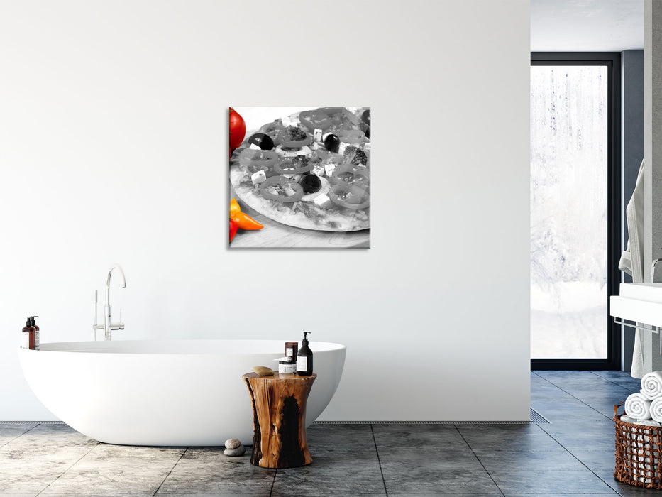 Pizza mit Oliven und Hirtenkäse, Glasbild Quadratisch