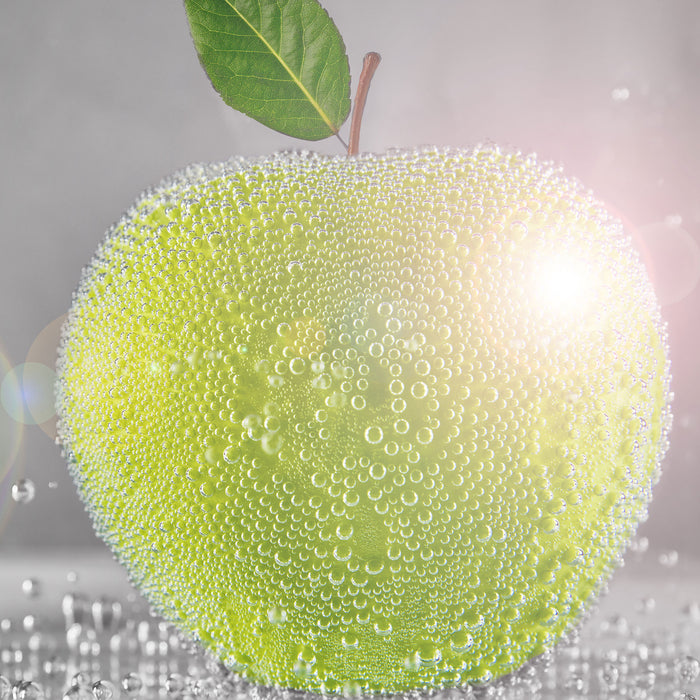 Apfel mit Wasserperlen, Glasbild Quadratisch