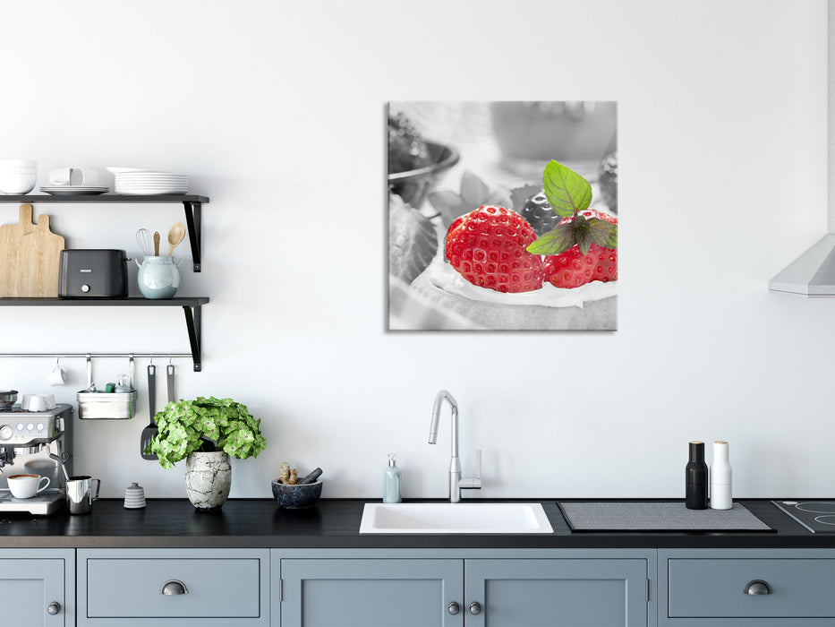 Köstliches Erdbeertörtchen, Glasbild Quadratisch