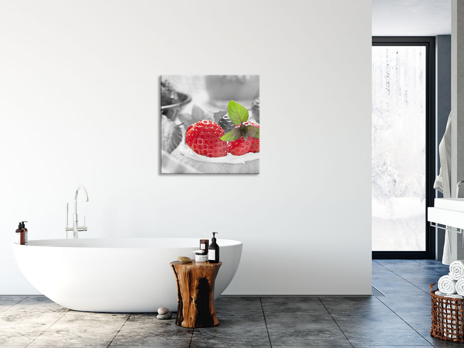 Köstliches Erdbeertörtchen, Glasbild Quadratisch