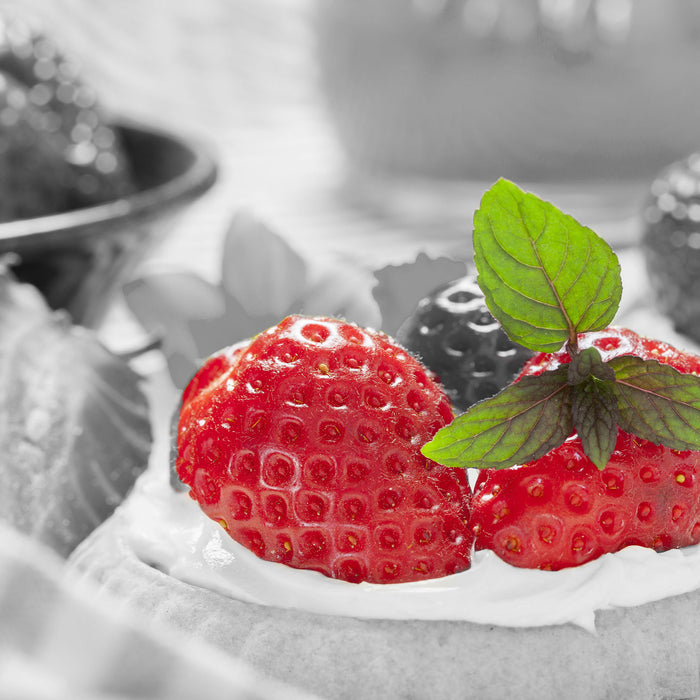 Köstliches Erdbeertörtchen, Glasbild Quadratisch