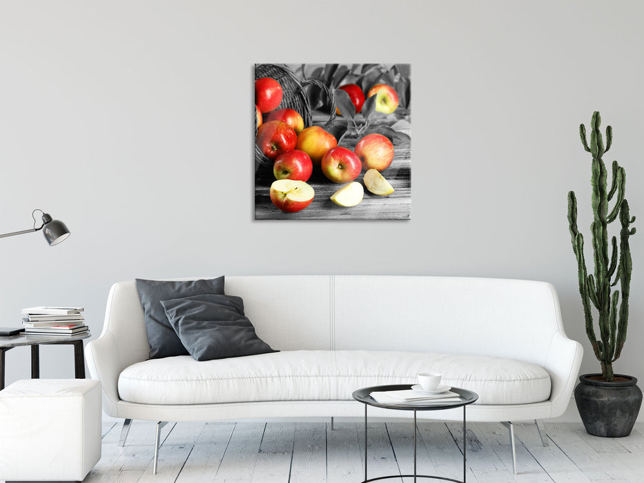 Umgefallener Apfelkorb mit Äpfeln, Glasbild Quadratisch