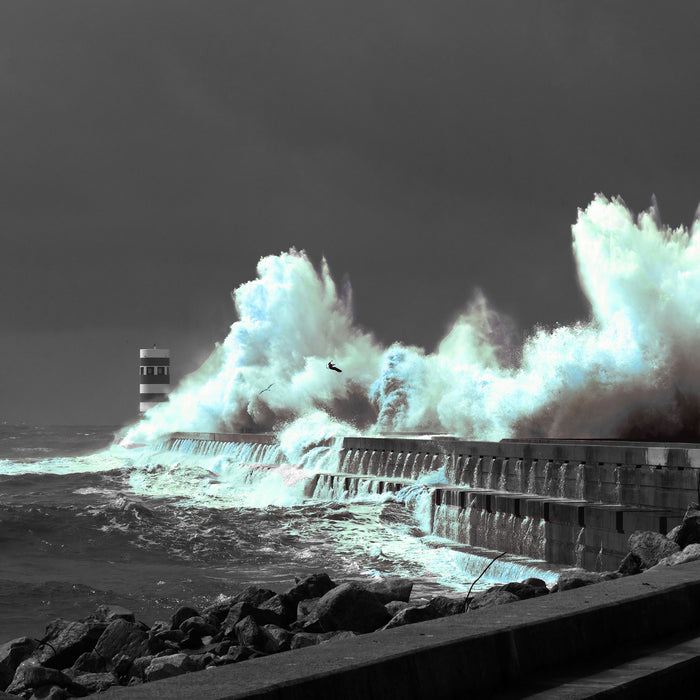 unruhiges Meer und hohe Wellen, Glasbild Quadratisch