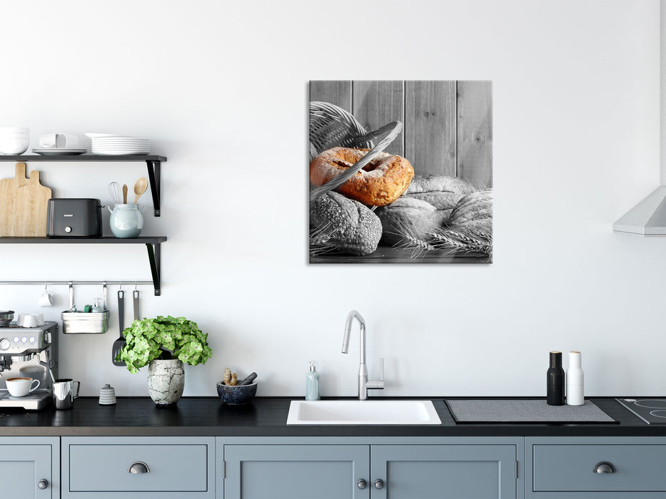frische Brötchen in Korb, Glasbild Quadratisch