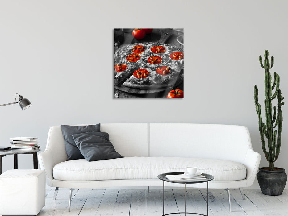 Salamipizza frisch aus dem Ofen, Glasbild Quadratisch