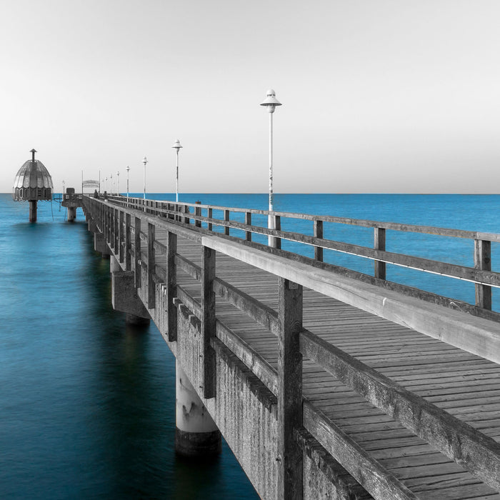 Langer Pier Steg ins Meer, Glasbild Quadratisch