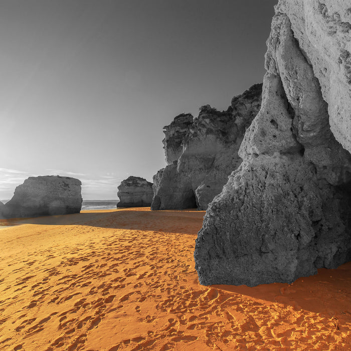 Riesige Felsen am Strand, Glasbild Quadratisch