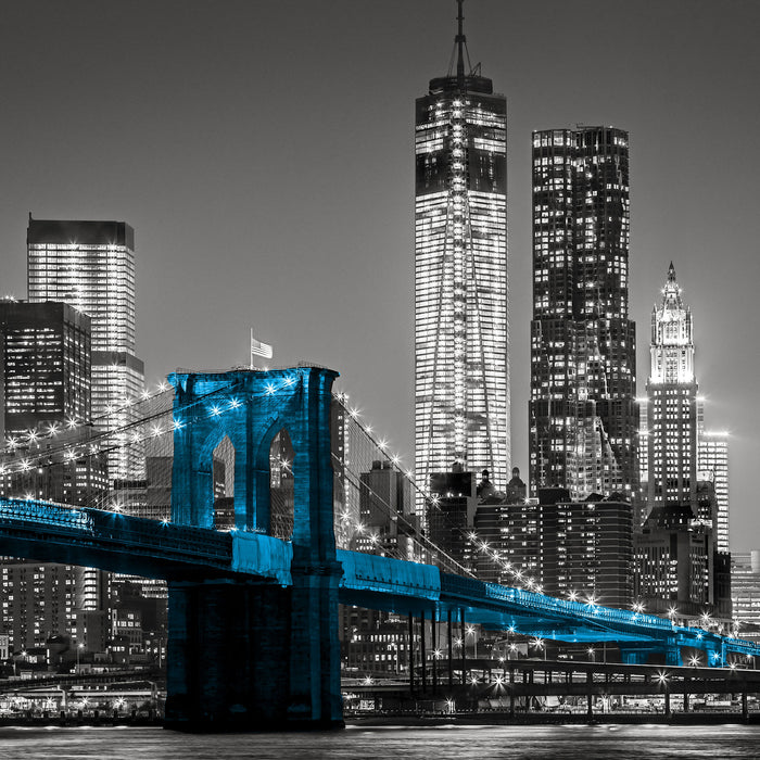 Brooklyn Bridge mit Wolkenkratzern, Glasbild Quadratisch