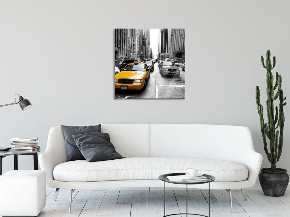 Gelbes Taxi in New York, Glasbild Quadratisch