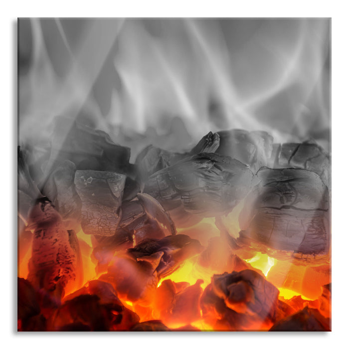 brennende Holzkohle in Kamin, Glasbild Quadratisch