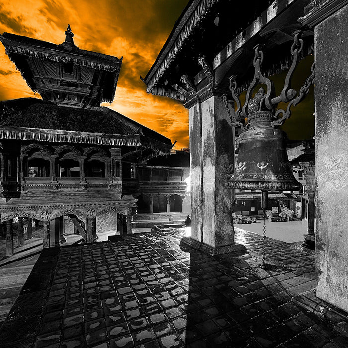 Stadt Bhaktapur am Abend, Glasbild Quadratisch