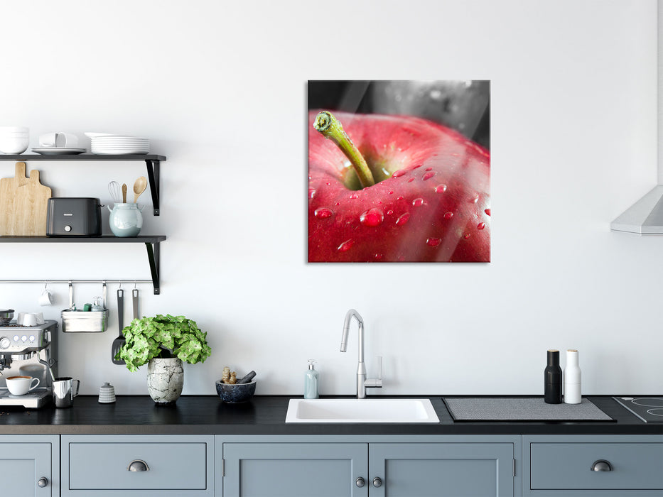 roter Apfel mit Wassertropfen, Glasbild Quadratisch
