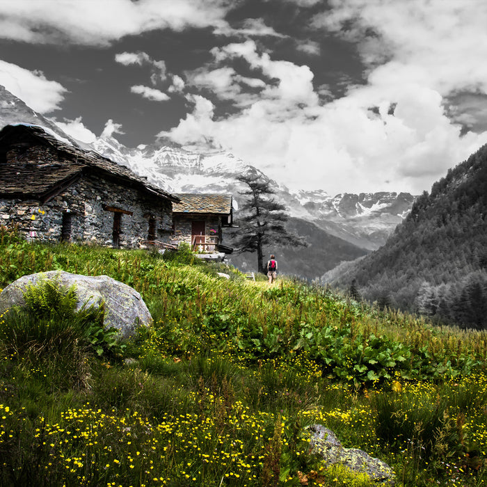 Steinhütte auf Berg, Glasbild Quadratisch