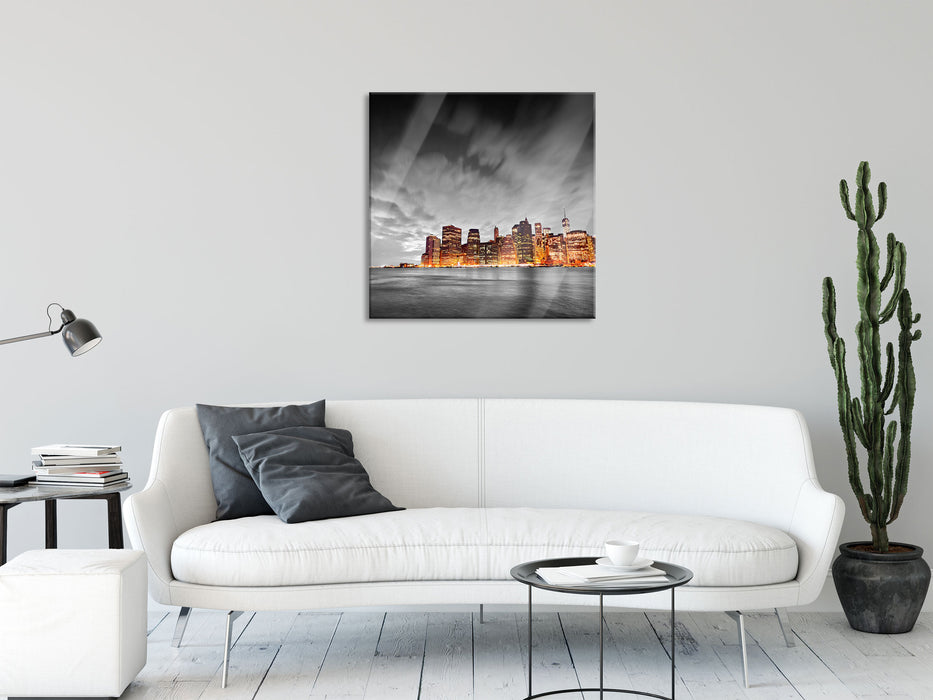 Skyline von New York bei Nacht, Glasbild Quadratisch