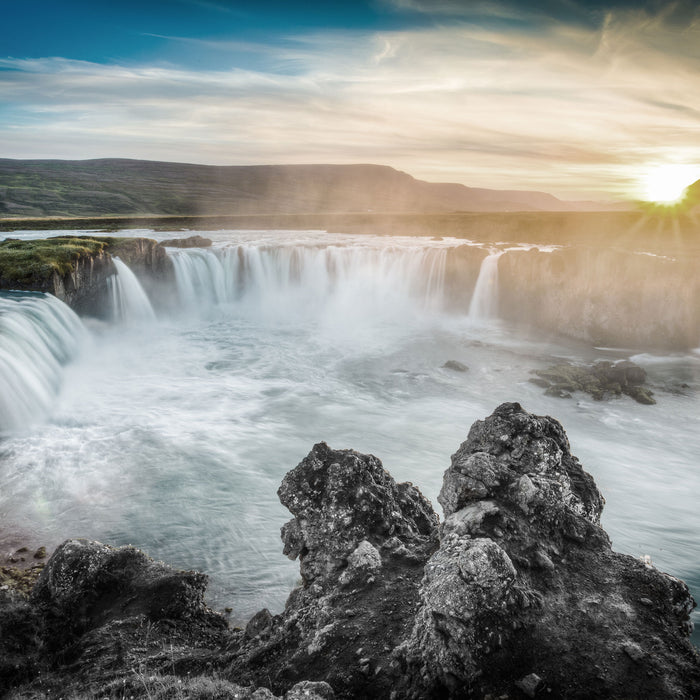 Goðafoss bei Sonnenuntergang, Glasbild Quadratisch