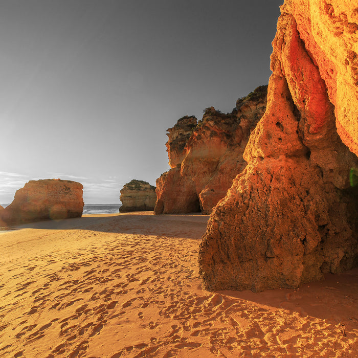 Riesige Felsen am Strand, Glasbild Quadratisch