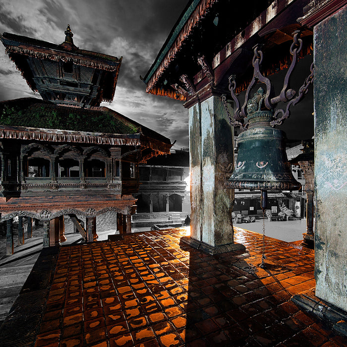 Stadt Bhaktapur am Abend, Glasbild Quadratisch