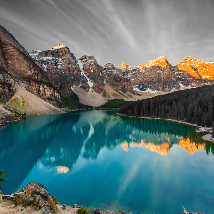 Moraine Lake in Canada, Glasbild Quadratisch