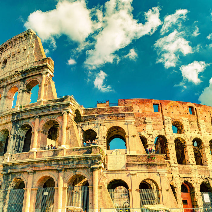 Colosseum bei Tag in Rom, Glasbild Quadratisch