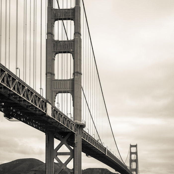 Blick auf Brücke in San Francisco, Glasbild Quadratisch