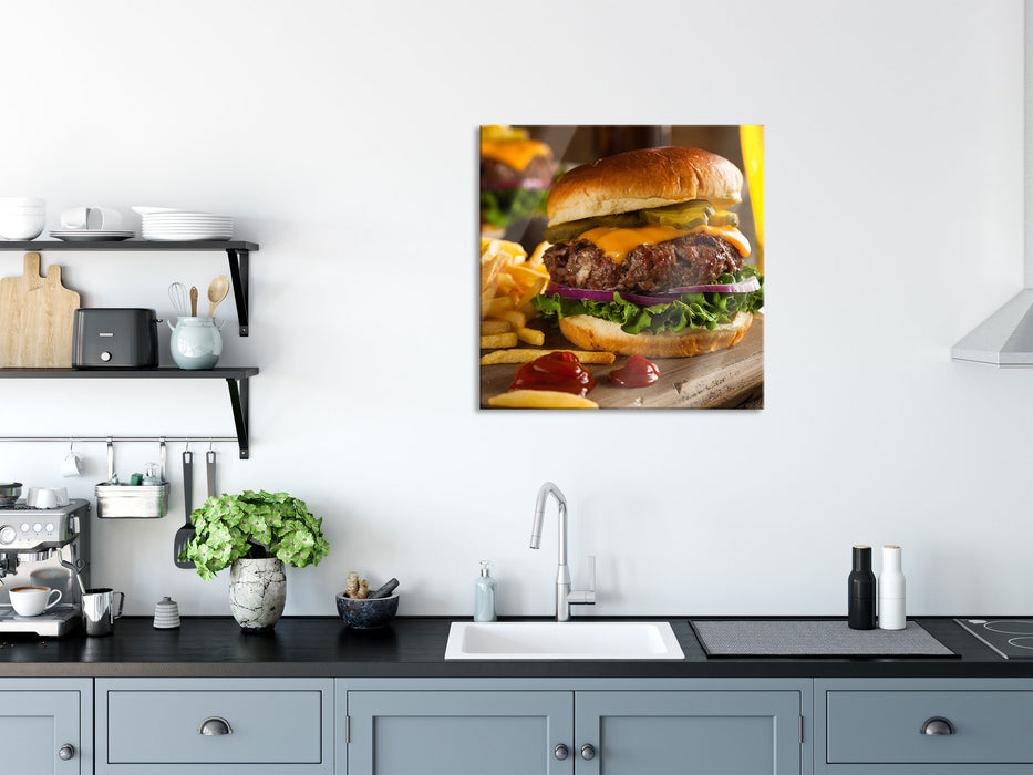 Saftiger Chili Cheese Burger, Glasbild Quadratisch