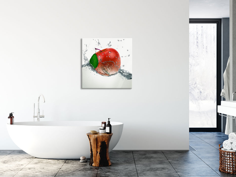 Köstlicher Apfel fällt ins Wasser, Glasbild Quadratisch