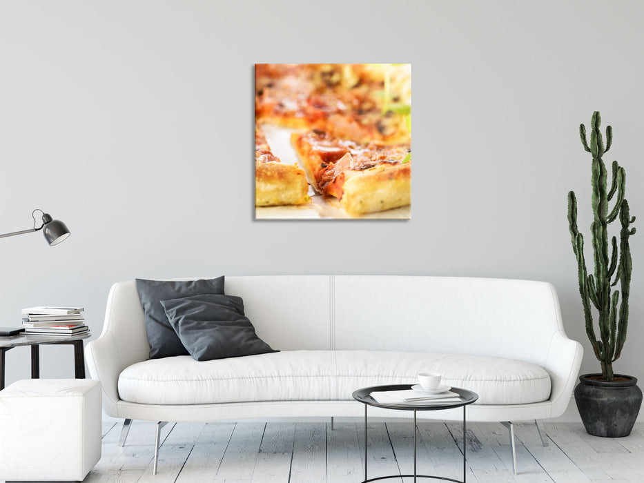Frischgebackene Pizza, Glasbild Quadratisch