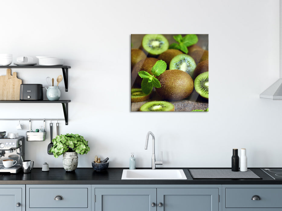 Kiwis auf Holztisch, Glasbild Quadratisch