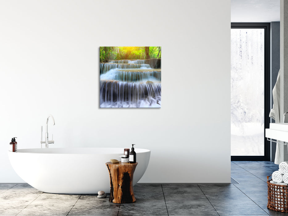 Wasserfall im Regenwald, Glasbild Quadratisch