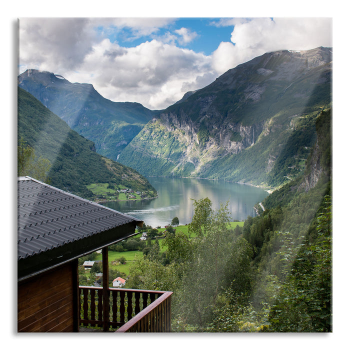 Hütte in schöner Umgebung, Glasbild Quadratisch