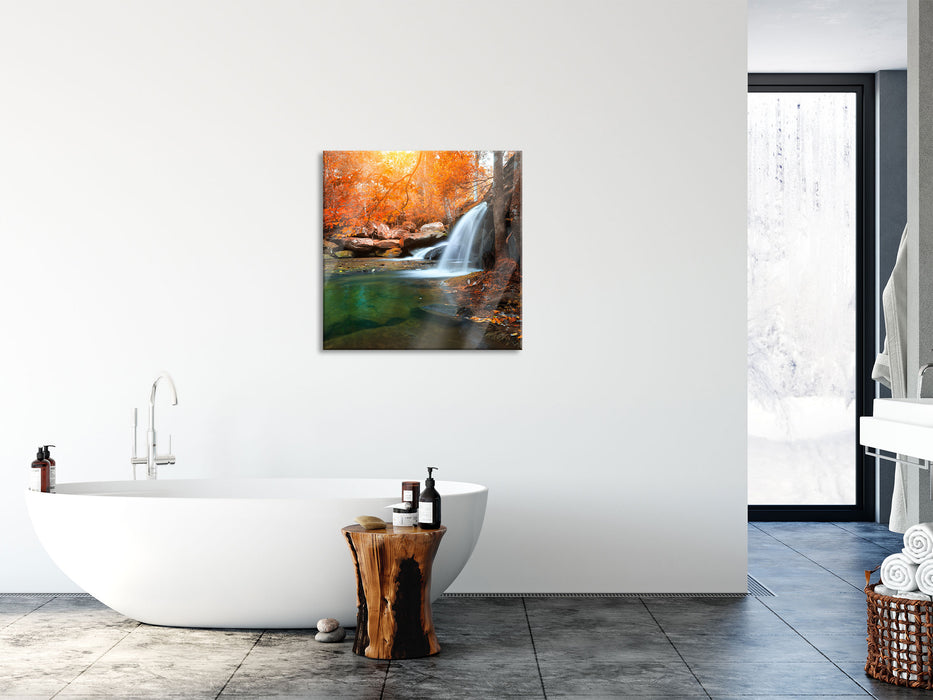 Wasserfall im Wald, Glasbild Quadratisch