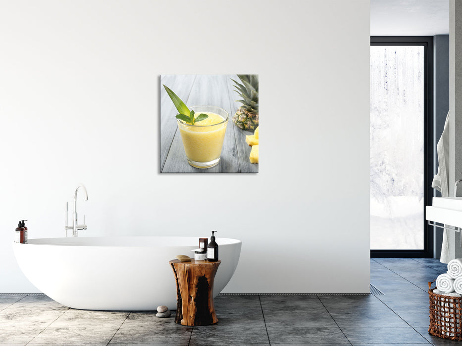 Ananas Cocktail auf Holztisch, Glasbild Quadratisch