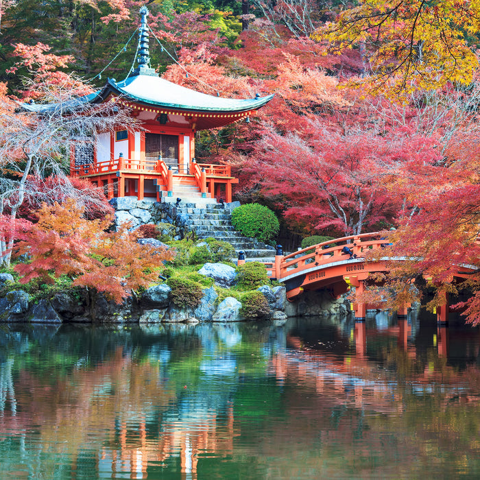 Wunderschönes Kloster in Japan, Glasbild Quadratisch