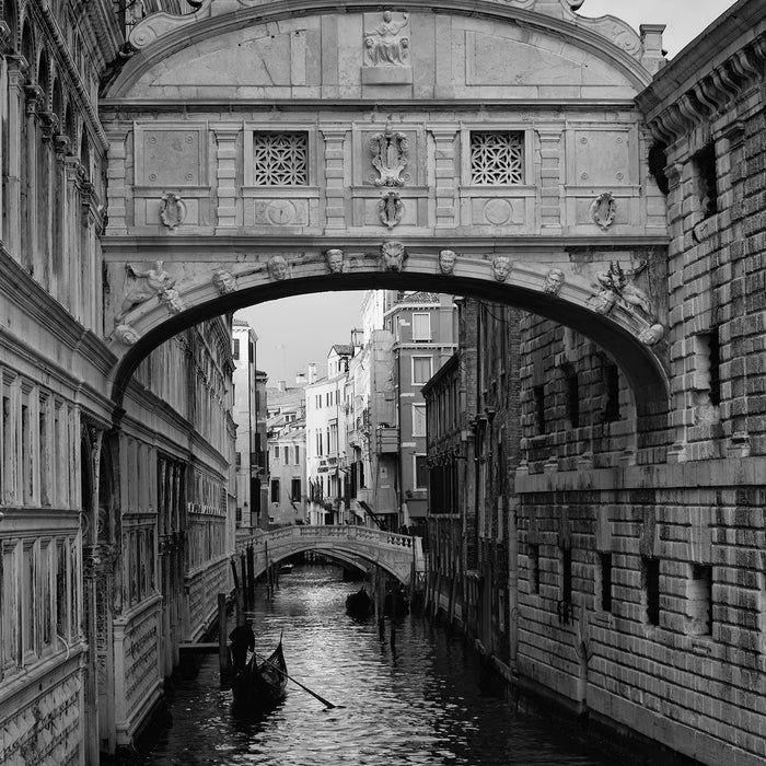 Romantischer Kanal in Venedig, Glasbild Quadratisch