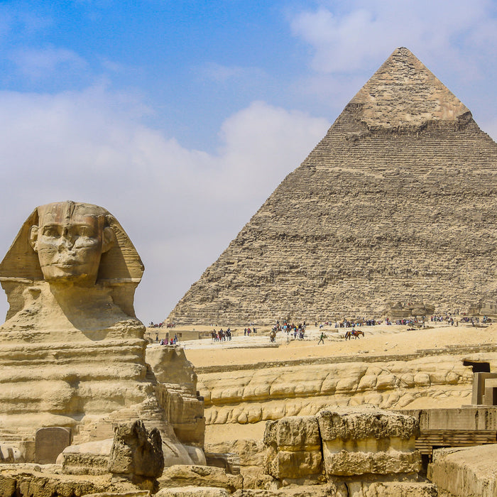 Sphinx von Gizeh mit Pyramide, Glasbild Quadratisch