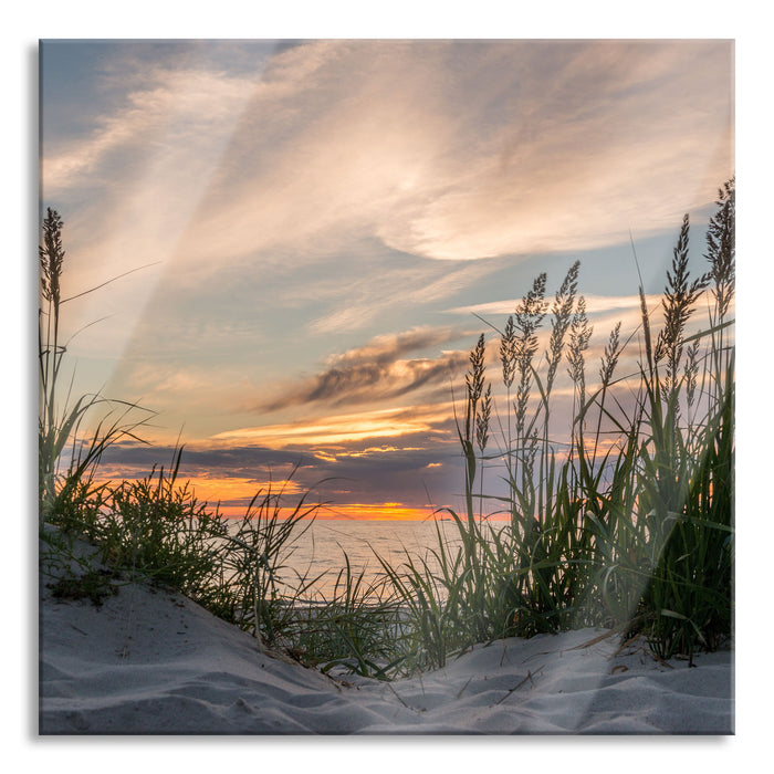 Gras am Strand bei Sonnenuntergang, Glasbild Quadratisch