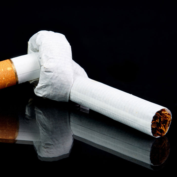 Zigarette mit Knoten Don't Smoke, Glasbild Quadratisch