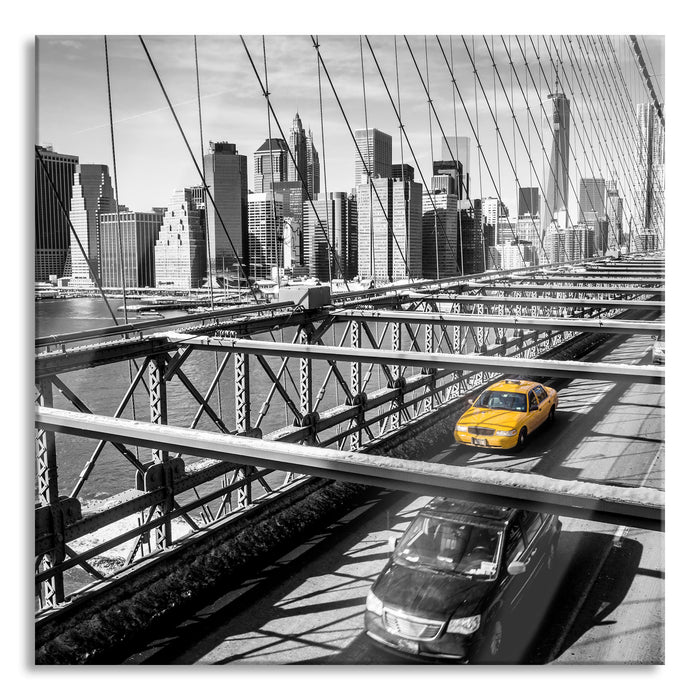Pixxprint Gelbes Taxi in New York auf Brücke, Glasbild Quadratisch